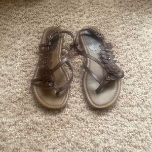 Brown flower detailed sandals